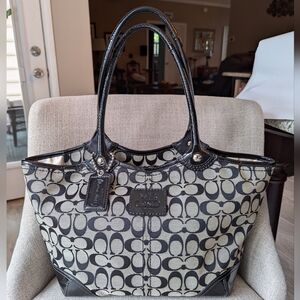 Coach Bleecker 12564 tote, patent leather with Jacquard print